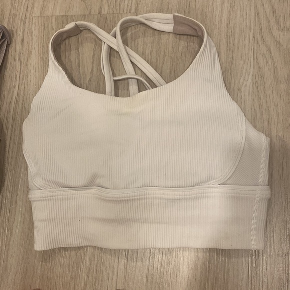 LULULEMON bundle: 1 legging , 1 top, 2 sports bras- 3 looks - Picture 4 of 10